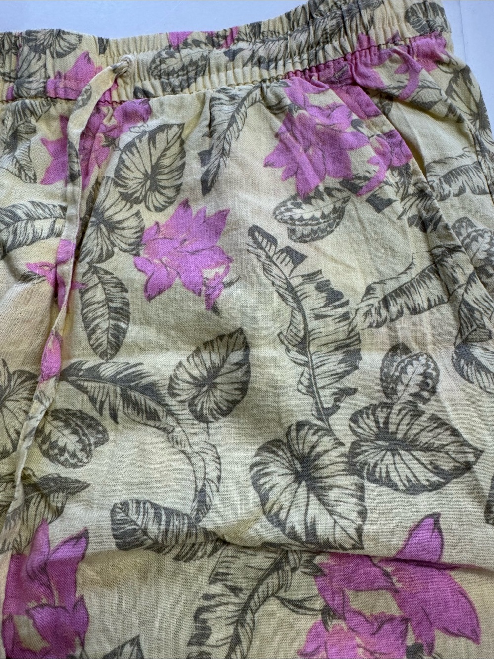 Margaritaville Island Reserve Women’s Sz M Yellow Tropical Linen Blend Shorts - Picture 2 of 8